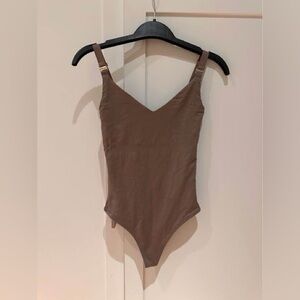 Aritzia Contour Bodysuit XS